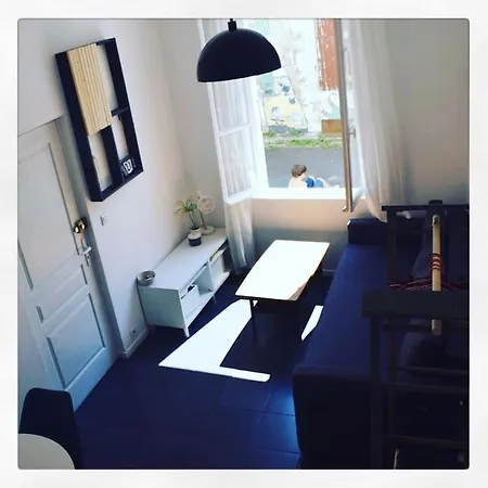 Le Cour Des Anglais, Hyper Centre, Marche La Rochelle (Charente-Maritime)